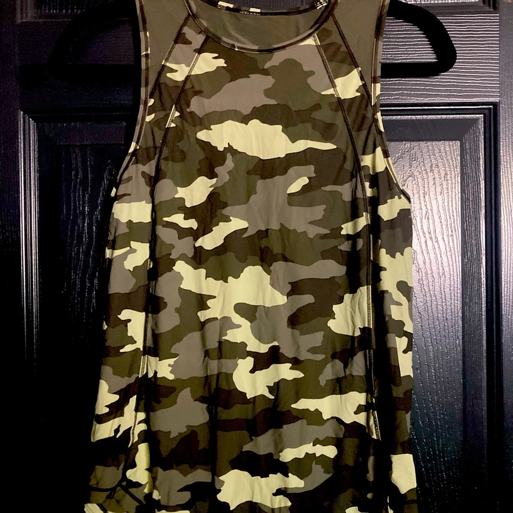Lululemon camouflage size 6